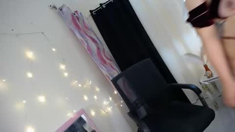 Snapshot of octaviayuki chatting on December 13, 2:54 am Kyla online show from December 13, 2:54 am