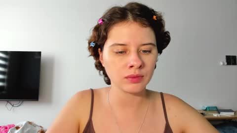 Evie online show from April 11, 6:40 am