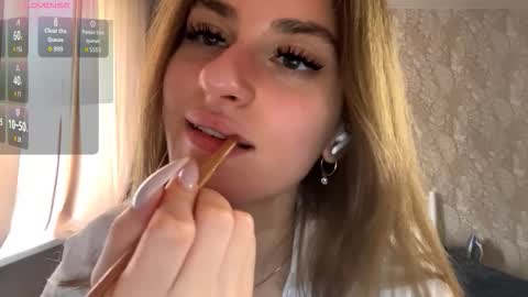 Mia online show from September 14, 9:30 am