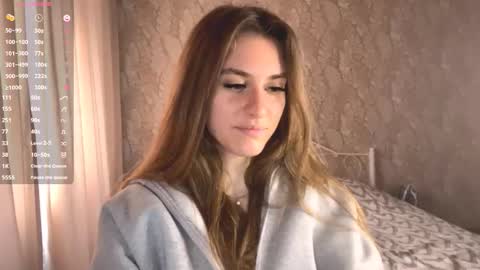 Mia online show from September 18, 8:27 am