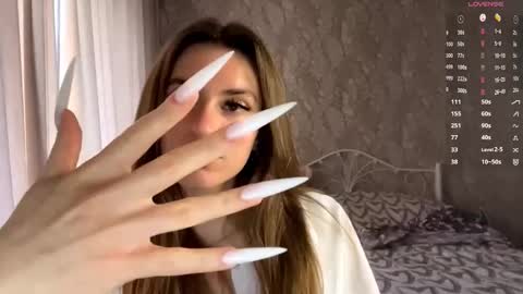 Mia online show from September 23, 8:06 am