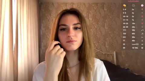 Mia online show from October 2, 8:10 am