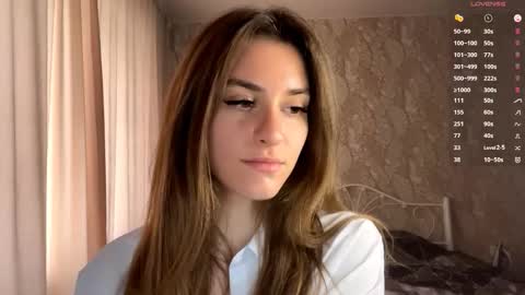 Mia online show from October 10, 9:08 am