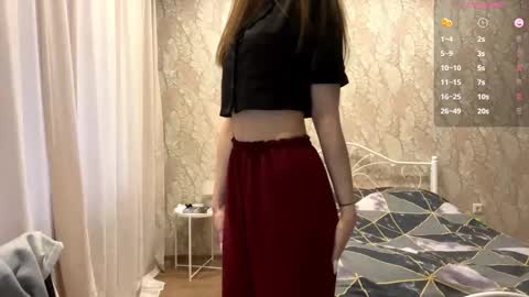 Mia online show from November 25, 9:09 am