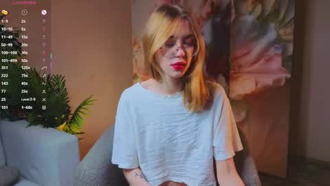 Lynna online show from December 22, 11:07 am