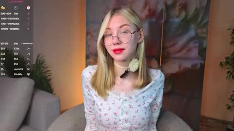 Lynna online show from February 11, 11:15 am