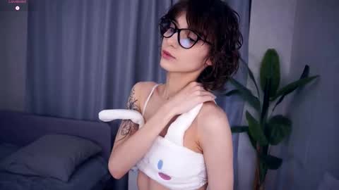 Thea online show from September 18, 6:43 pm