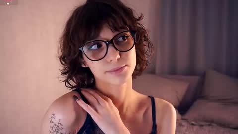 Thea online show from November 25, 6:52 pm