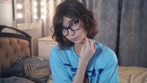 Snapshot of odettehatt chatting on January 6, 6:17 am Thea online show from January 6, 6:17 am