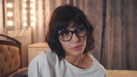 Snapshot of odettehatt chatting on January 11, 5:45 am Thea online show from January 11, 5:45 am