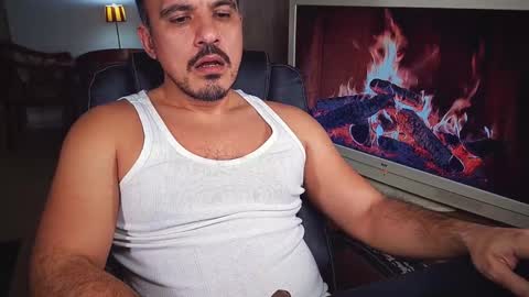 Snapshot of officeman7 chatting on December 25, 8:17 pm officeman7 online show from December 25, 8:17 pm