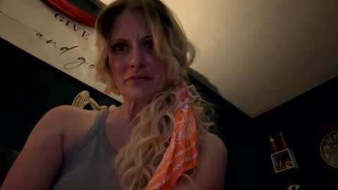 official_kalirose online show from May 17, 2:42 am