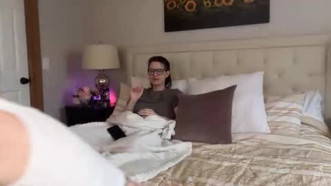 Tams online show from November 24, 5:12 pm