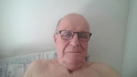 Snapshot of oggi95 chatting on February 17, 9:56 am oggi95 online show from February 17, 9:56 am