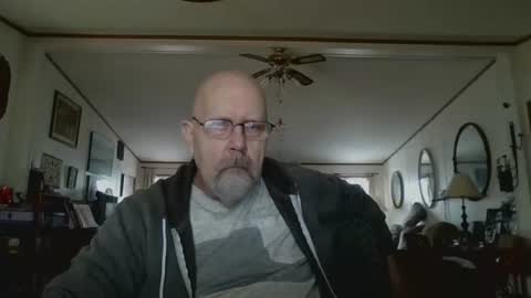 Snapshot of ogusbogus chatting on November 21, 3:54 pm Maximus No Mo online show from November 21, 3:54 pm