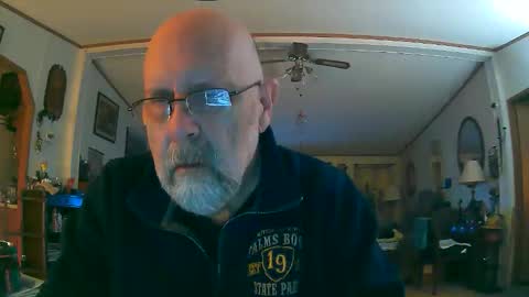 Snapshot of ogusbogus chatting on November 28, 1:41 am Maximus No Mo online show from November 28, 1:41 am