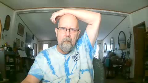 Snapshot of ogusbogus chatting on December 4, 5:10 pm Maximus No Mo online show from December 4, 5:10 pm