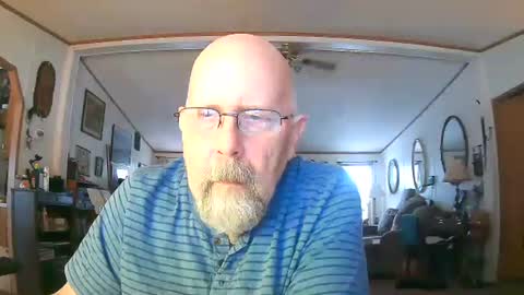 Snapshot of ogusbogus chatting on December 18, 5:30 pm Maximus No Mo online show from December 18, 5:30 pm