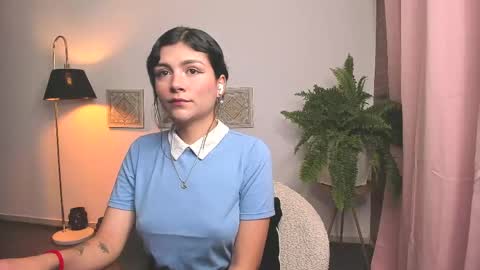 Snapshot of oh__holly chatting on April 21, 12:34 am Holly online show from April 21, 12:34 am
