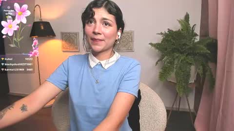 Snapshot of oh__holly chatting on April 21, 2:51 am Holly online show from April 21, 2:51 am