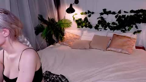 Lily online show from July 10, 2:08 pm