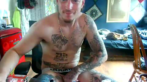 Snapshot of oh_you_know69 chatting on April 19, 10:23 pm who dares toss me some tips lets have fun online show from April 19, 10:23 pm