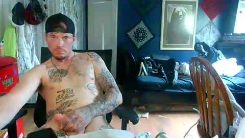 Snapshot of oh_you_know69 chatting on April 22, 1:41 am who dares toss me some tips lets have fun online show from April 22, 1:41 am