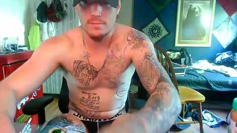 Snapshot of oh_you_know69 chatting on April 26, 10:51 pm who dares toss me some tips lets have fun online show from April 26, 10:51 pm