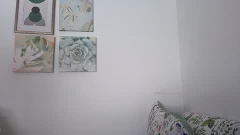 ohanna_ online show from April 22, 3:24 pm