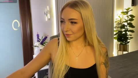 Emma online show from November 15, 2:09 am