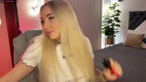 Emma online show from November 26, 1:17 am