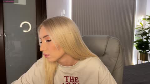 Emma online show from February 9, 1:09 am