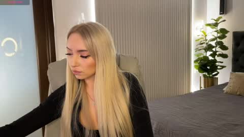 Emma online show from April 15, 1:12 am