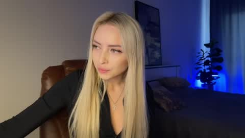 Snapshot of ohmyemma chatting on May 22, 1:57 am Emma online show from May 22, 1:57 am