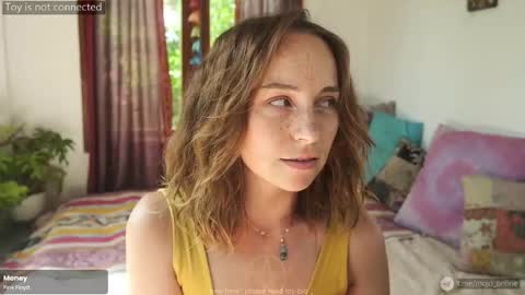 Snapshot of ohmymojo chatting on October 2, 1:45 am Mo online show from October 2, 1:45 am