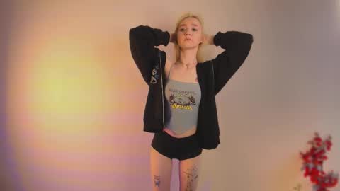 Emi and Ohpi online show from March 27, 2:39 pm