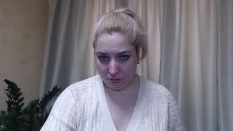 Snapshot of ohsweetiren chatting on February 23, 7:11 am Iren online show from February 23, 7:11 am