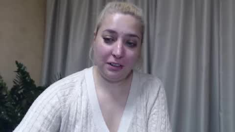 Snapshot of ohsweetiren chatting on November 5, 7:30 am Iren online show from November 5, 7:30 am