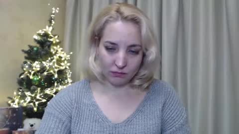 Snapshot of ohsweetmari chatting on December 21, 8:21 pm Mari online show from December 21, 8:21 pm
