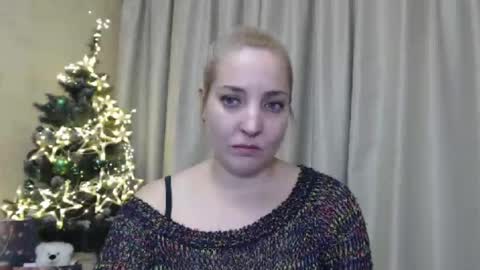 Snapshot of ohsweetmari chatting on December 22, 2:38 pm Mari online show from December 22, 2:38 pm