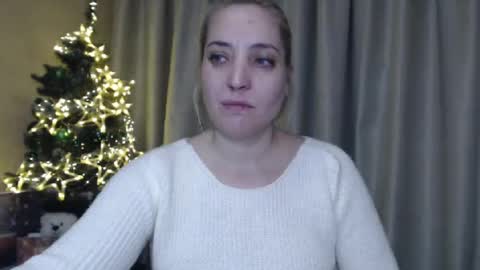 Snapshot of ohsweetmari chatting on December 26, 7:05 pm Mari online show from December 26, 7:05 pm