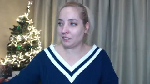 Snapshot of ohsweetmari chatting on December 27, 11:50 am Mari online show from December 27, 11:50 am