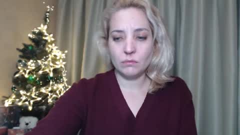Snapshot of ohsweetmari chatting on December 28, 6:40 pm Mari online show from December 28, 6:40 pm