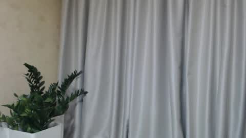Snapshot of ohsweetmari chatting on February 25, 7:03 pm Mari online show from February 25, 7:03 pm