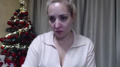 Snapshot of ohsweetmari chatting on January 7, 4:31 pm Mari online show from January 7, 4:31 pm