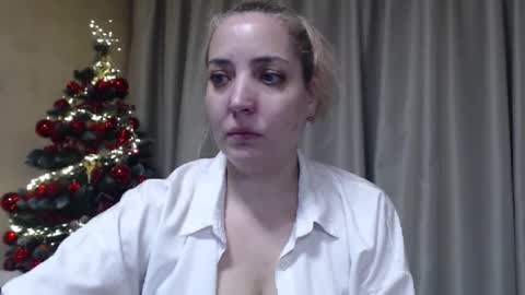 Snapshot of ohsweetmari chatting on January 8, 5:48 pm Mari online show from January 8, 5:48 pm