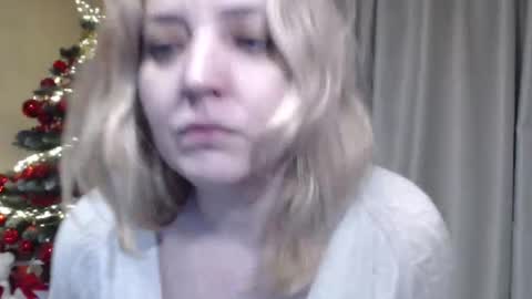 Snapshot of ohsweetmari chatting on January 9, 2:42 pm Mari online show from January 9, 2:42 pm