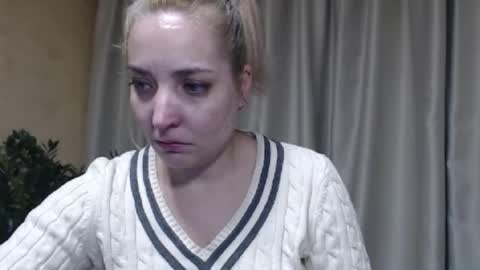 Snapshot of ohsweetmari chatting on January 13, 2:11 pm Mari online show from January 13, 2:11 pm