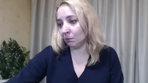 Snapshot of ohsweetmari chatting on February 13, 8:43 am Mari online show from February 13, 8:43 am