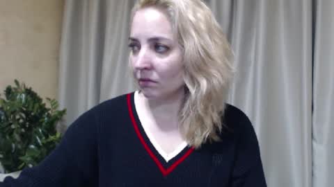 Snapshot of ohsweetmari chatting on February 19, 2:18 am Mari online show from February 19, 2:18 am